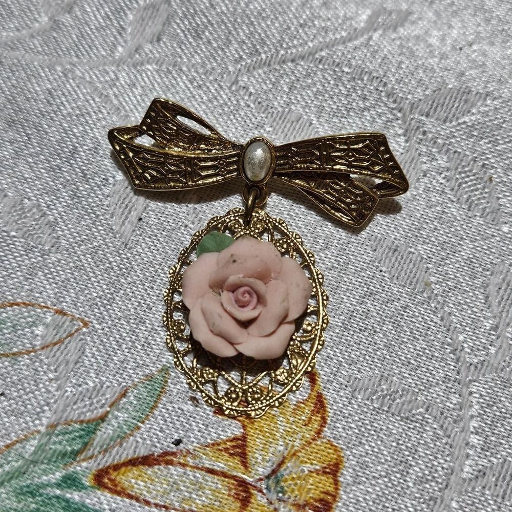 vintage coquette cottagecore pink rose gold tone brooch